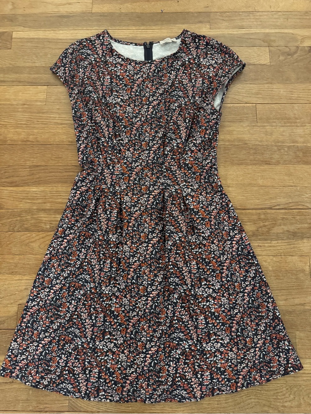 LOFT Outlet Women's Black Multicolored Knee Length Skater Dress - Size 6
b89